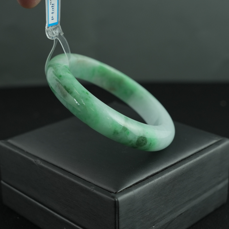 Vòng Ngọc Cẩm Thạch A lá hẹ xanh điểm lý ni 56