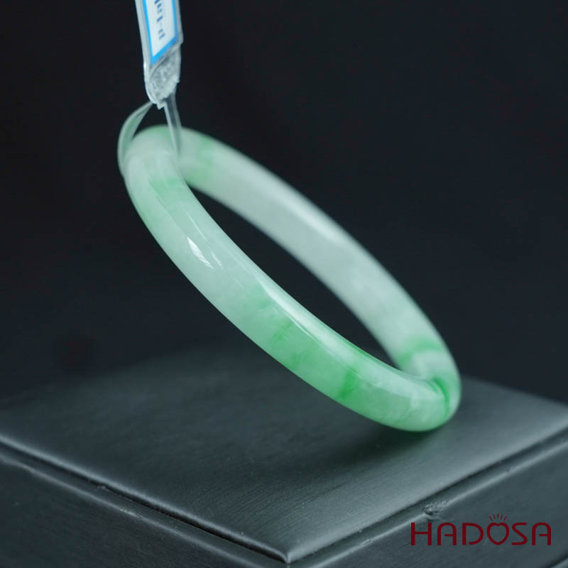 Vòng Ngọc Cẩm Thạch bản tròn xanh trong vân đậu ni 56