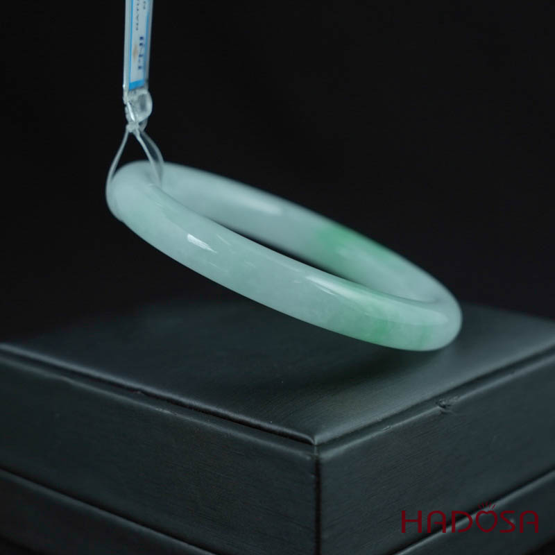 Vòng Ngọc Cẩm Thạch bản tròn xanh trong vân lý ni 53