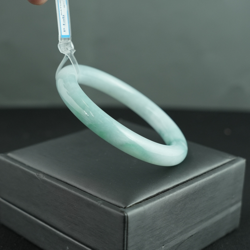 Vòng Ngọc Cẩm Thạch Jade A  đậu phớt lý ni 54