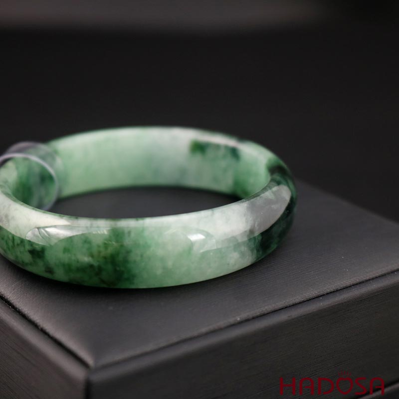 Vòng Ngọc Cẩm Thạch lá hẹ xanh trong ni 52