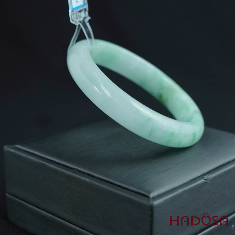 Vòng Ngọc Cẩm Thạch lá hẹ xanh trong vân đậu ni 56