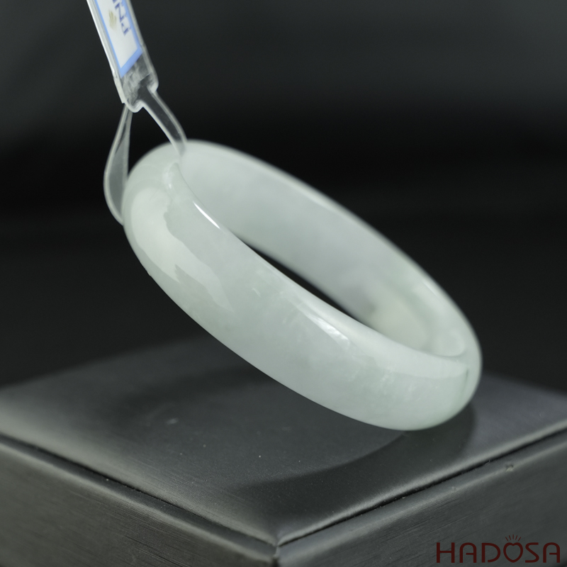 Vòng Ngọc Cẩm Thạch oval trắng trong vân xanh ni 54
