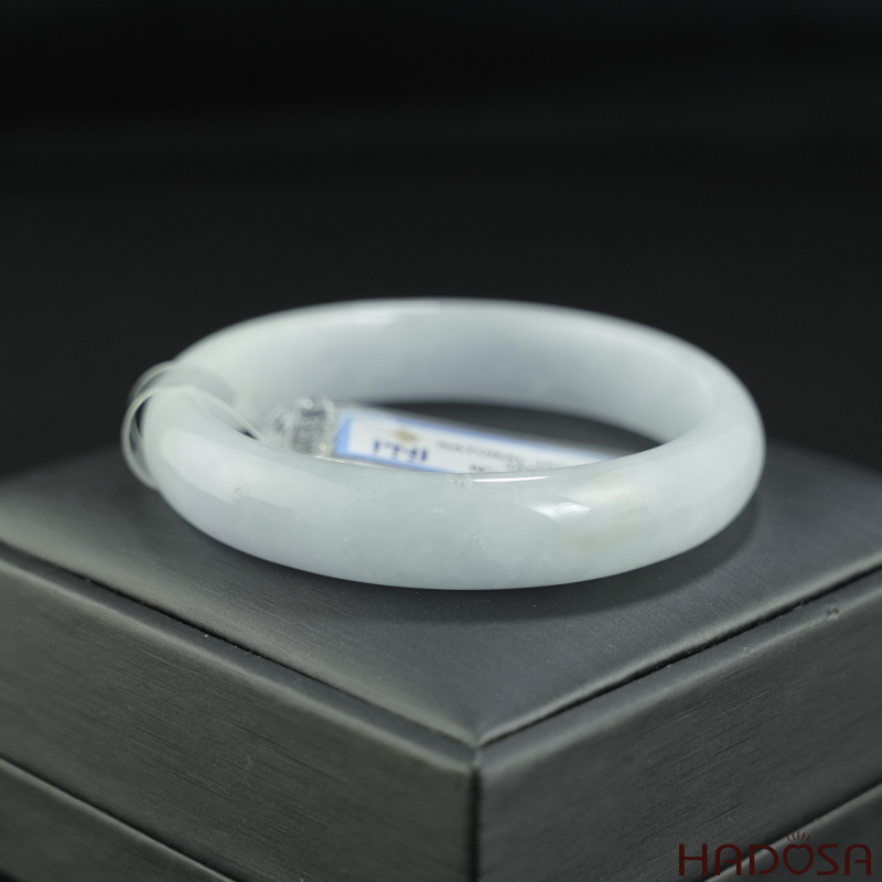 Vòng Bạch Ngọc Cẩm Thạch Oval Điểm Xanh Lý Ni 55