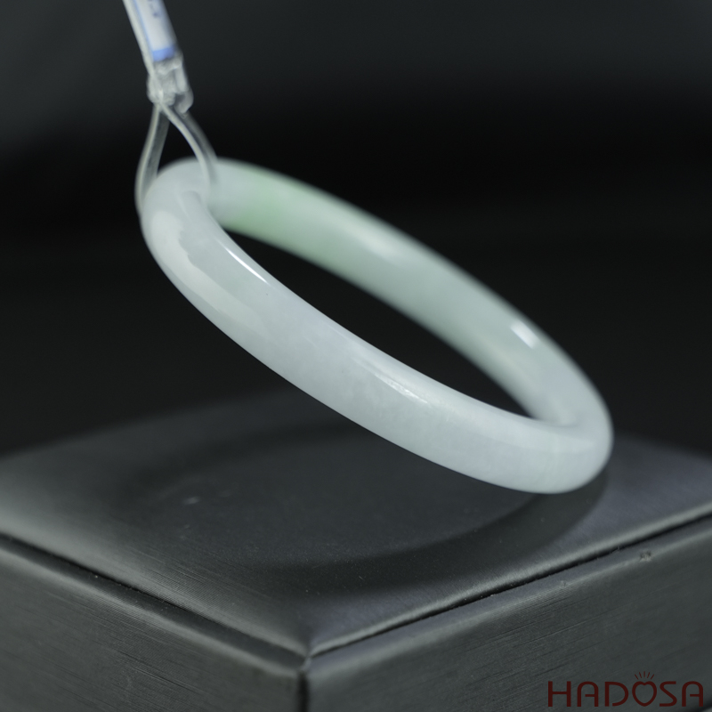 Vòng Ngọc Cẩm Thạch tròn trắng lí vân xanh ni 52