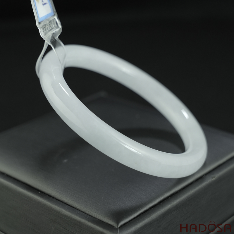 Vòng Ngọc Cẩm Thạch tròn trắng lí vân xanh ni 55