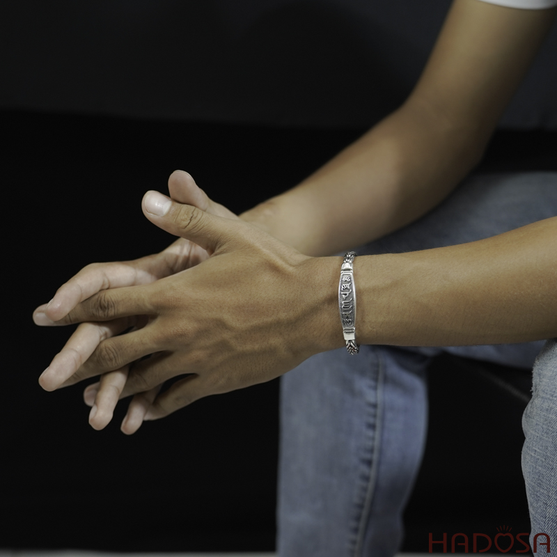 Vòng tay bạc đẹp Om mani padme hum