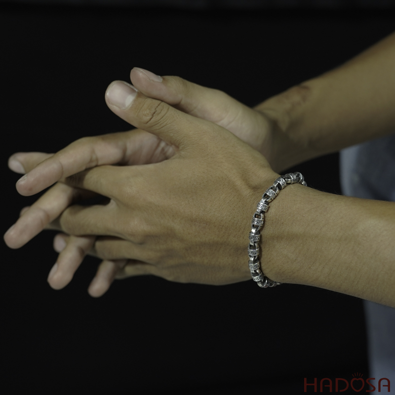 Vòng tay bạc Thái nam