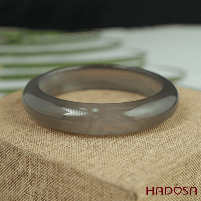 Vòng kiềng mã não xám ghi bản oval ni 51