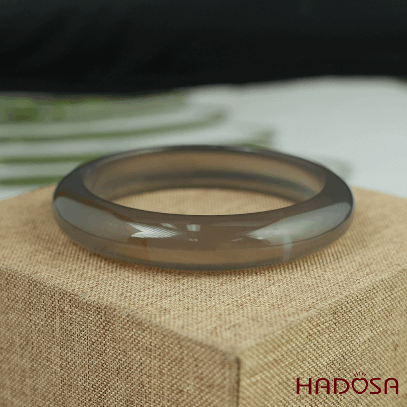 Vòng kiềng mã não xám ghi bản oval ni 54