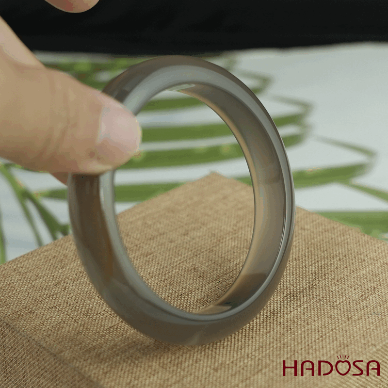 Vòng kiềng mã não xám ghi bản oval ni 54