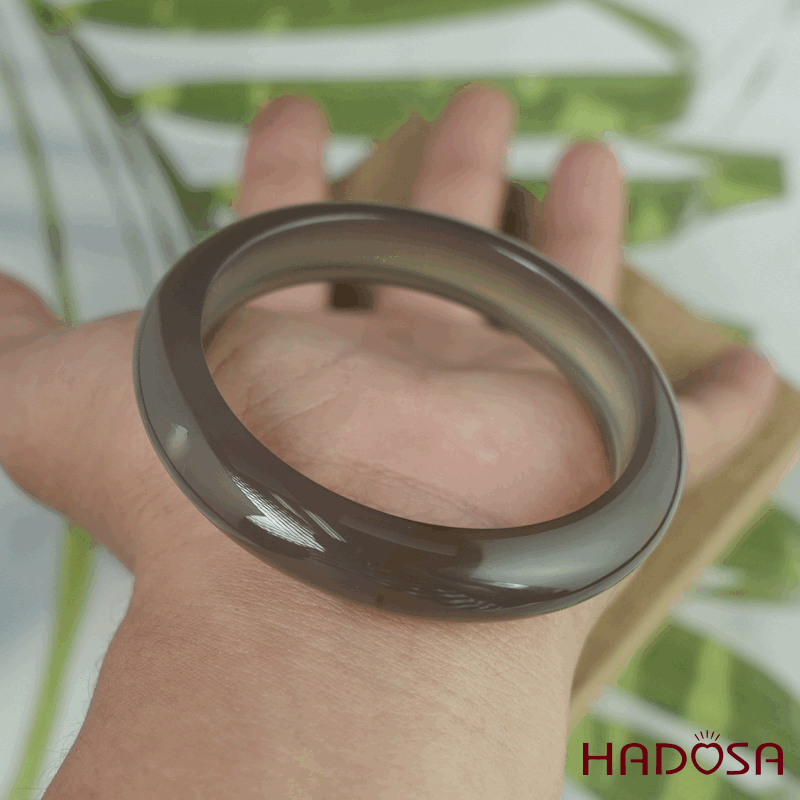 Vòng kiềng mã não xám ghi bản oval ni 54