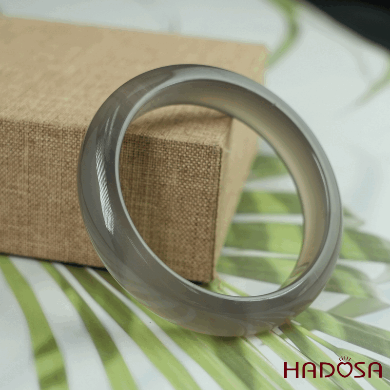 Vòng kiềng mã não xám ghi bản oval ni 51