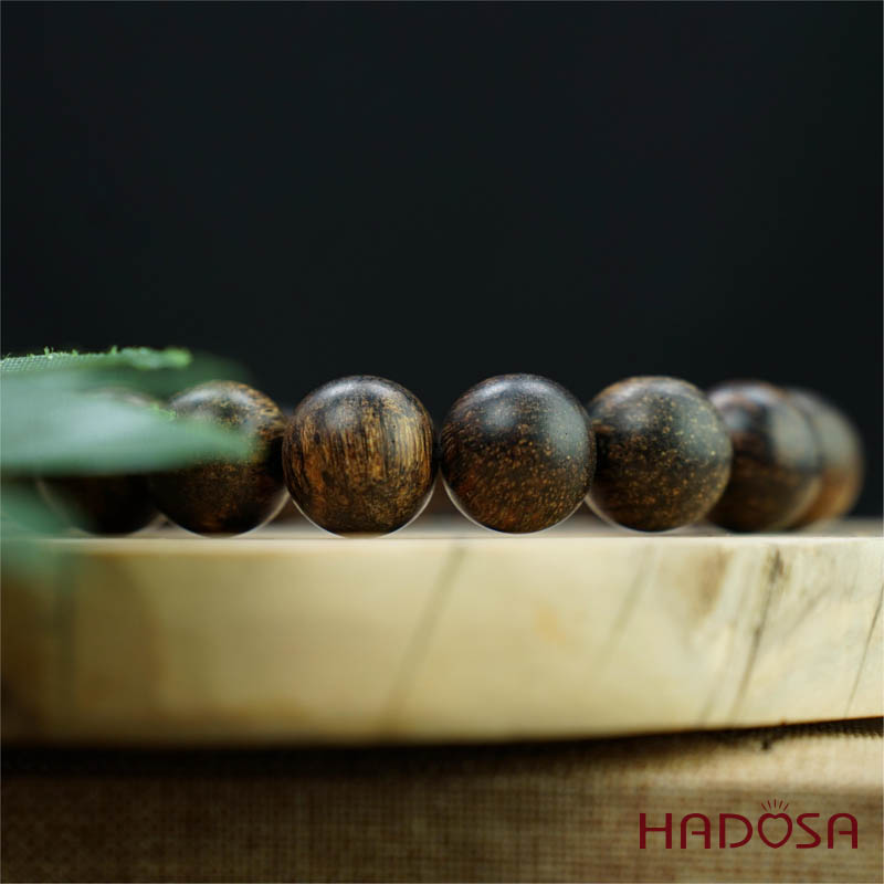 Vòng tay hạt tròn 12mm trầm hương chìm nước