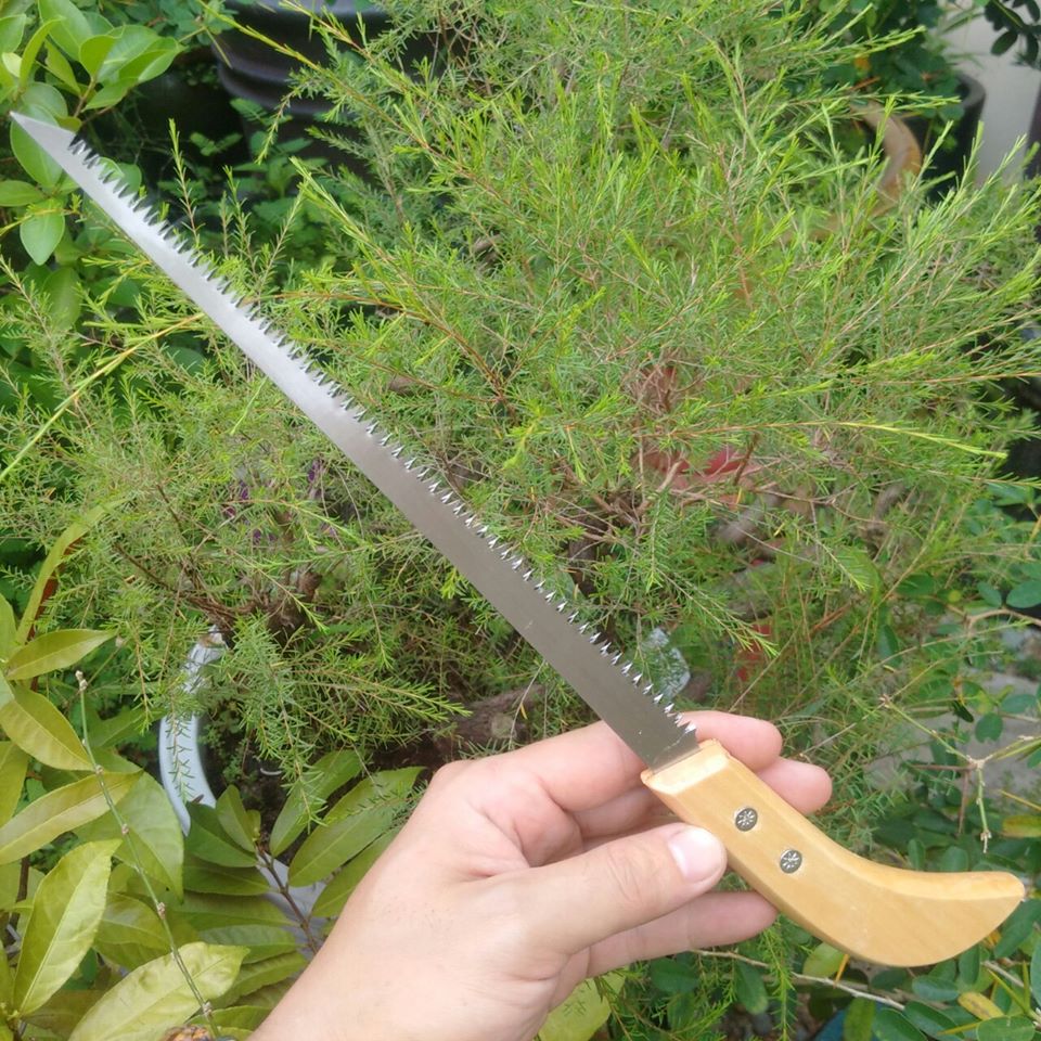 Cưa gỗ cầm tay mini cưa cành cây vị trí hẹp (cán gỗ) - LV99