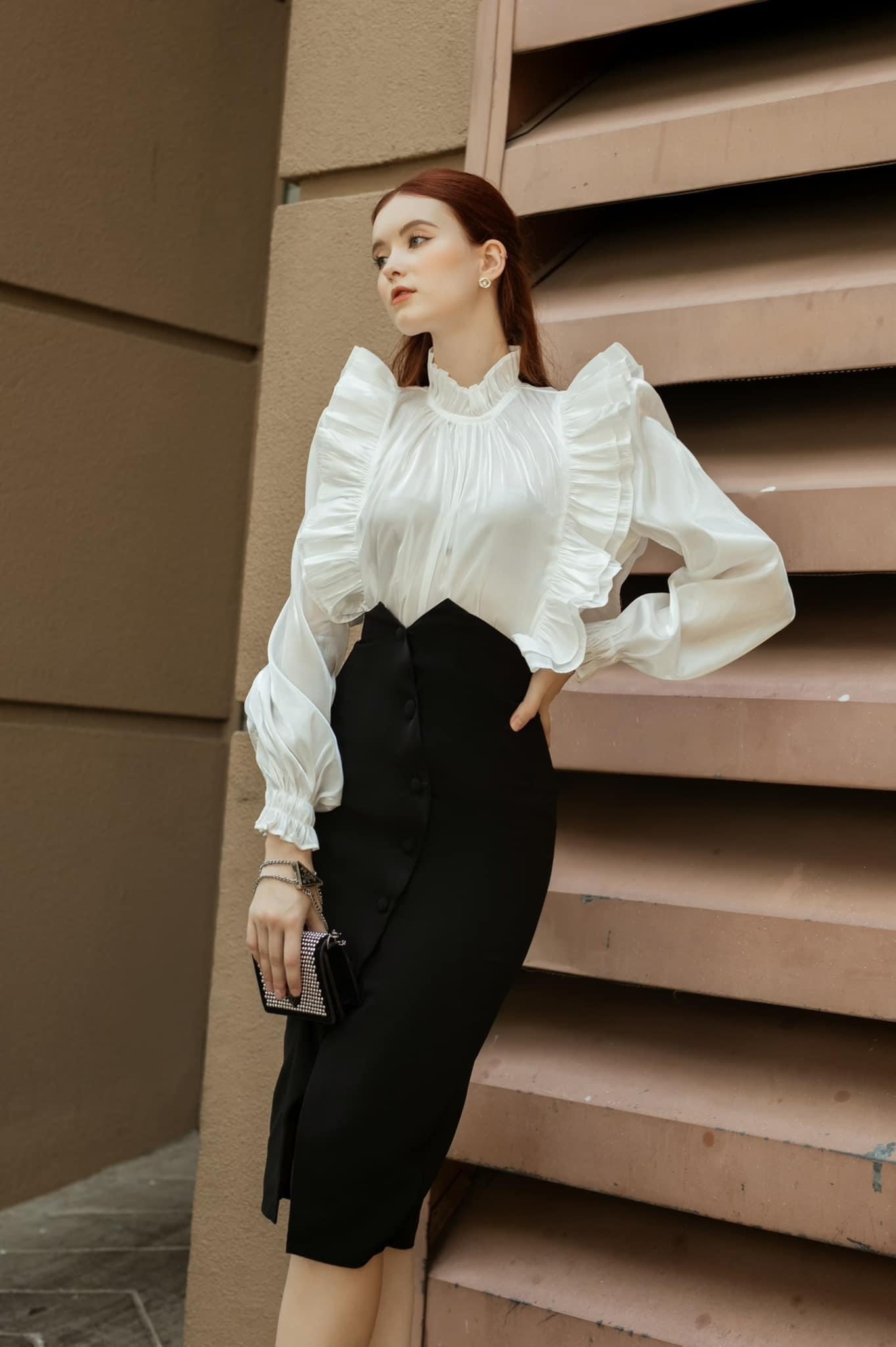 VELLE DESIGN Chân váy bút chì Mira đính nút chất liệu dày dặn không nhăn, kiểu dáng thanh lịch sang trọng