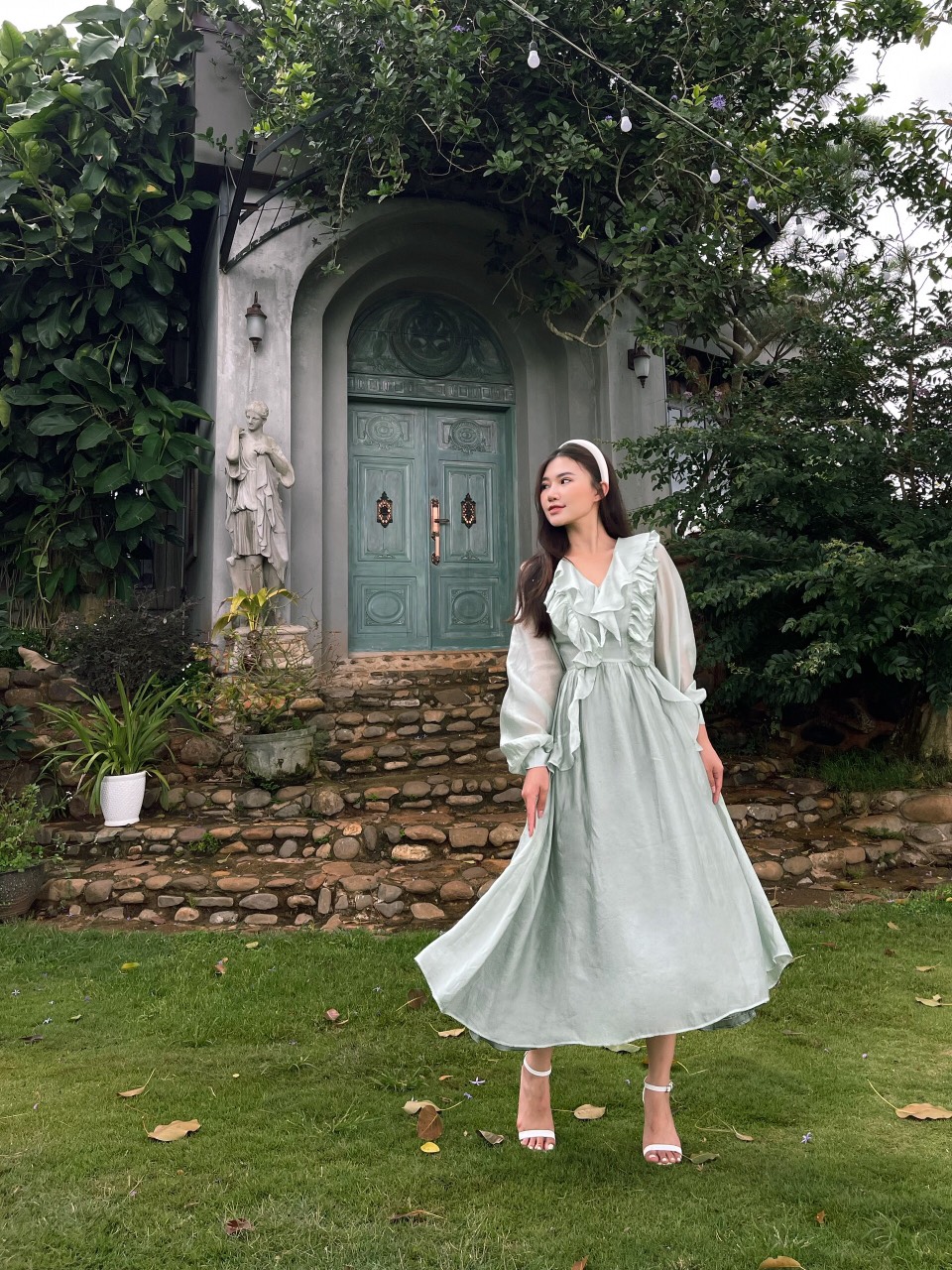 VELLE DESIGN Đầm Aimee chất liệu tơ ý ánh kim