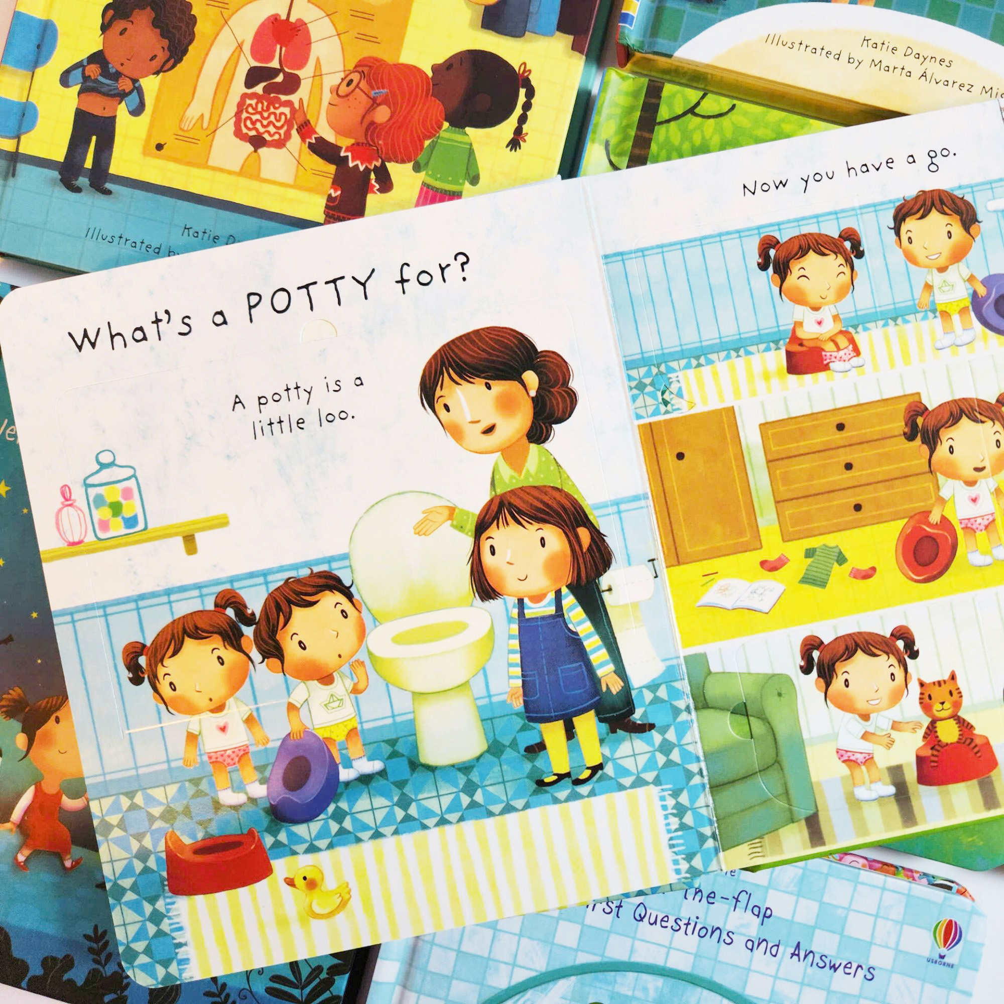 Usborne Lift-the-flap Very First Questions and Answers, sách lật mở khám phá cho bé