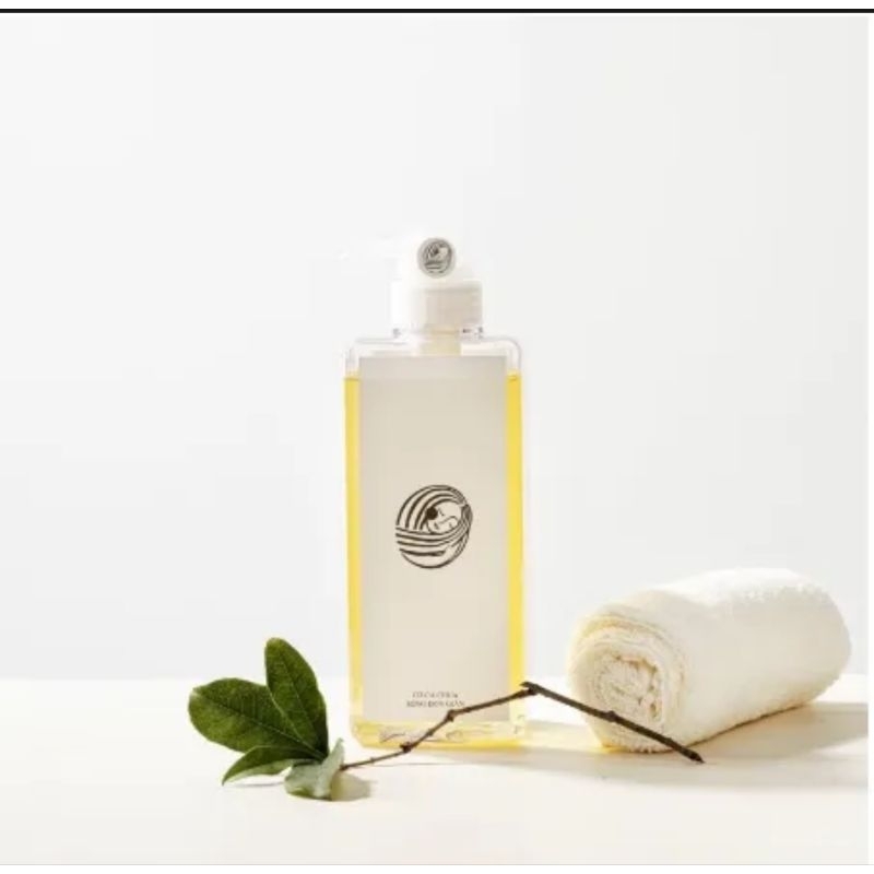 Cô Cà Chua Sống Đơn Giản Tắm Gội Rửa Mặt