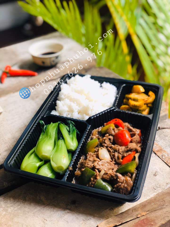Cơm trưa tiện lợi với hộp nhựa đựng cơm 4 ngăn của Phú Hội