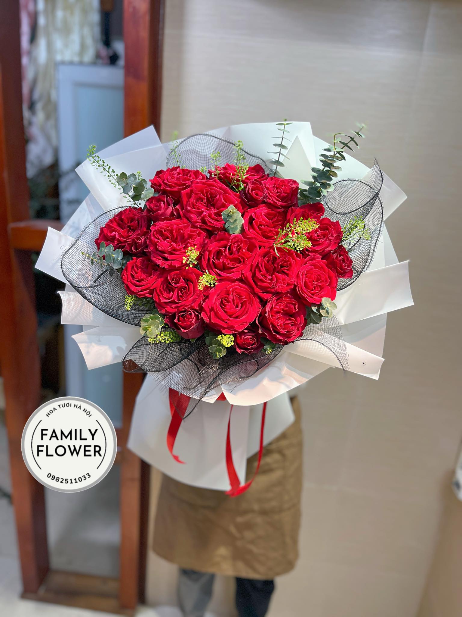 Những đóa hồng đỏ tươi thắm tại FAMILY FLOWER . hoa tươi Hà Nội . hoa hồng đỏ tặng 8 tháng 3 ở Hà Nội