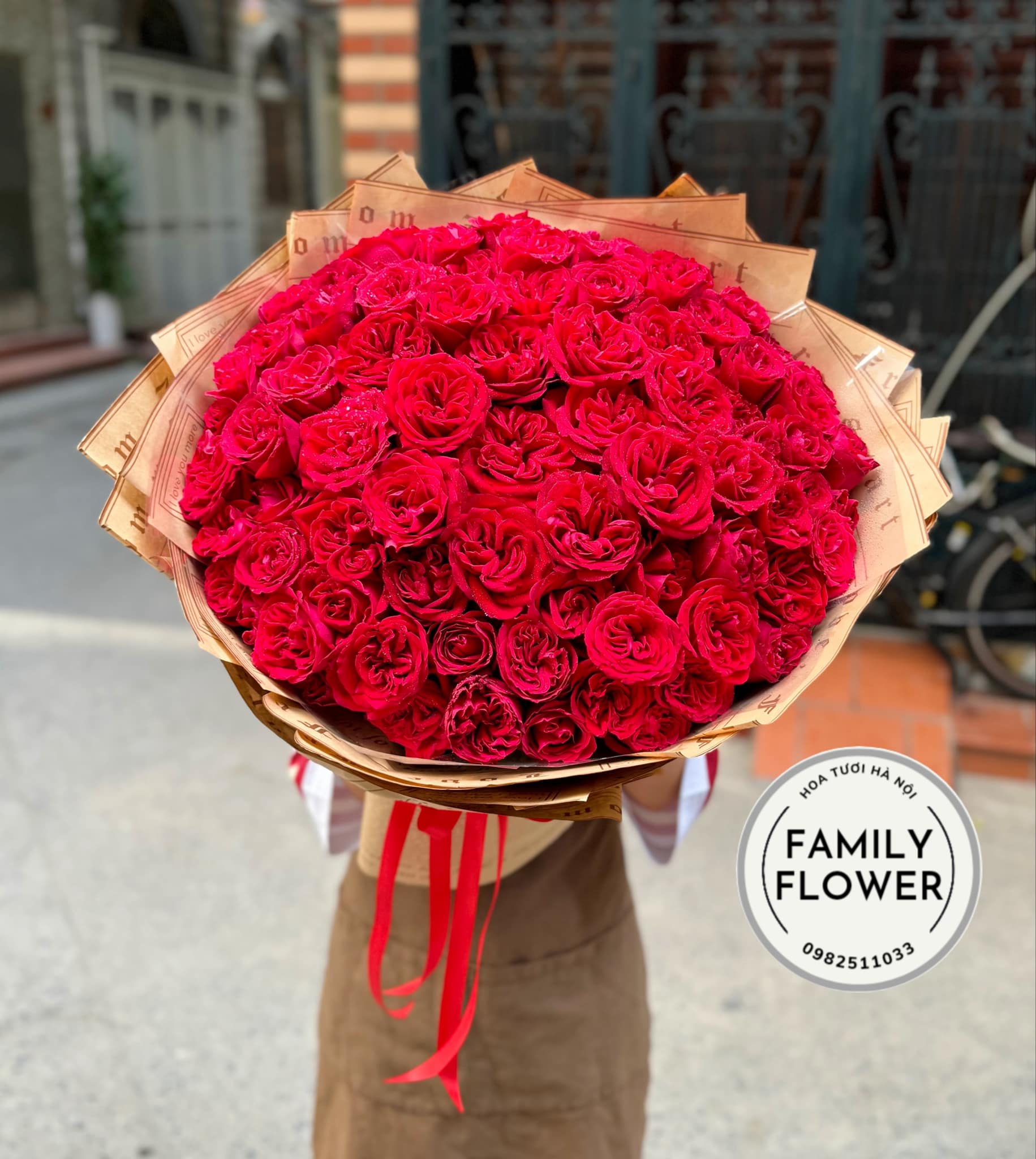 Mẫu hoa hồng đỏ tặng 20/10 thật ý nghĩa gửi tới người phụ nữ của bạn ! Hoa tươi 20/10 tại Hà Nội ! Mua hoa online tại Ba Đình Hà Nội