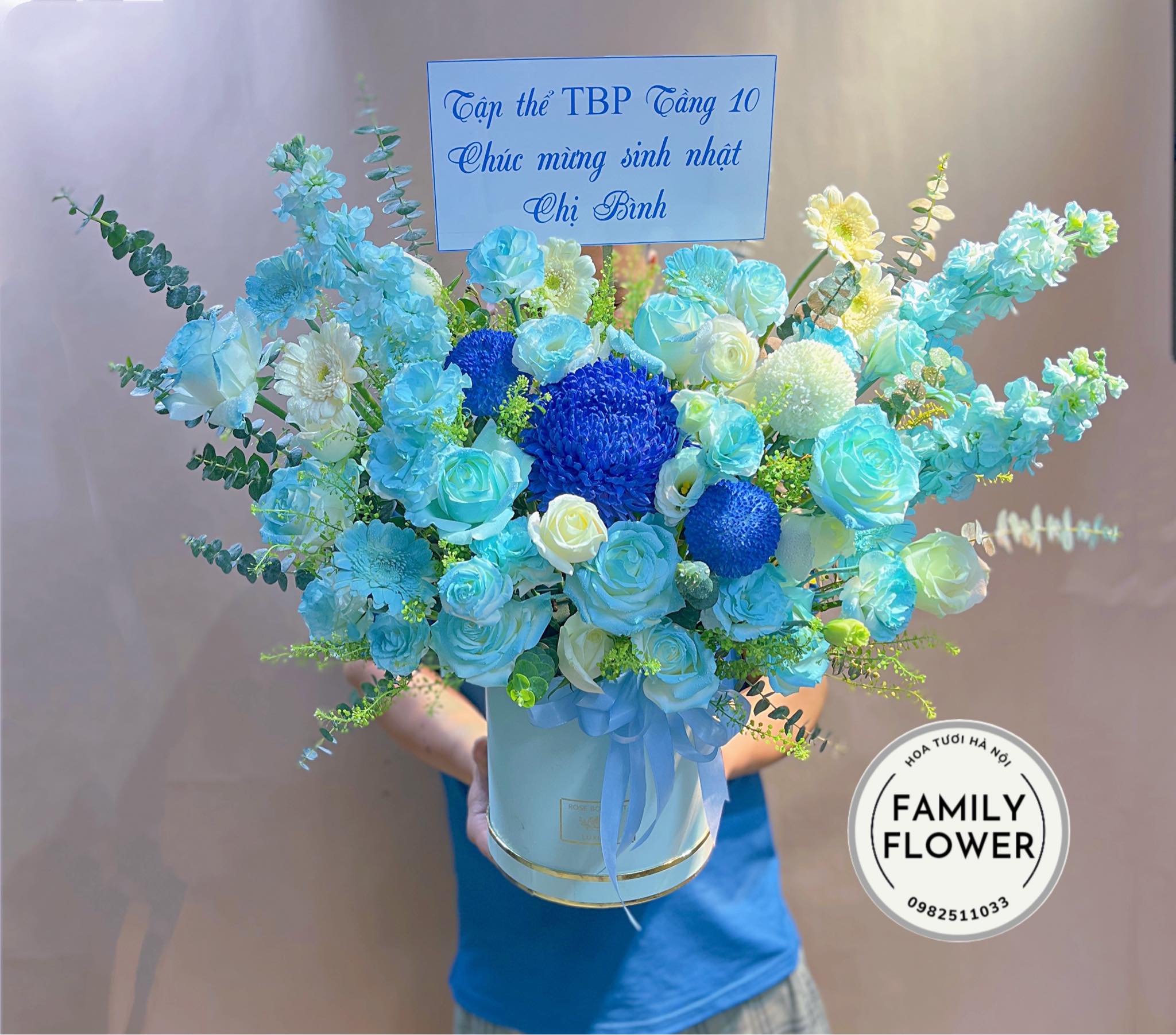 Lẵng hoa tone xanh dương tặng sinh nhật ở quận Cầu Giấy , Ba Đình Hà Nội !