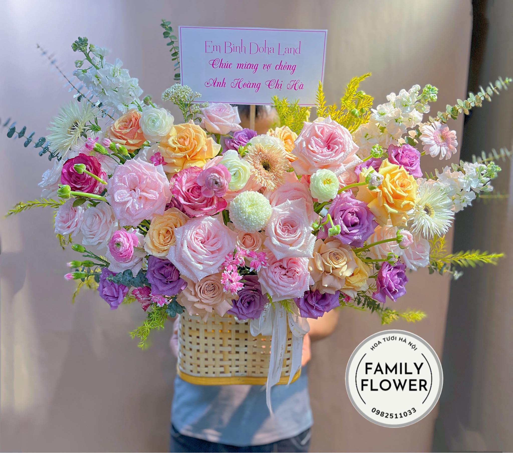 Lẵng hoa tươi nhiều màu tặng chúc mừng tại Ba Đình Hà Nội ! Mua hoa tươi online Hà Nội 