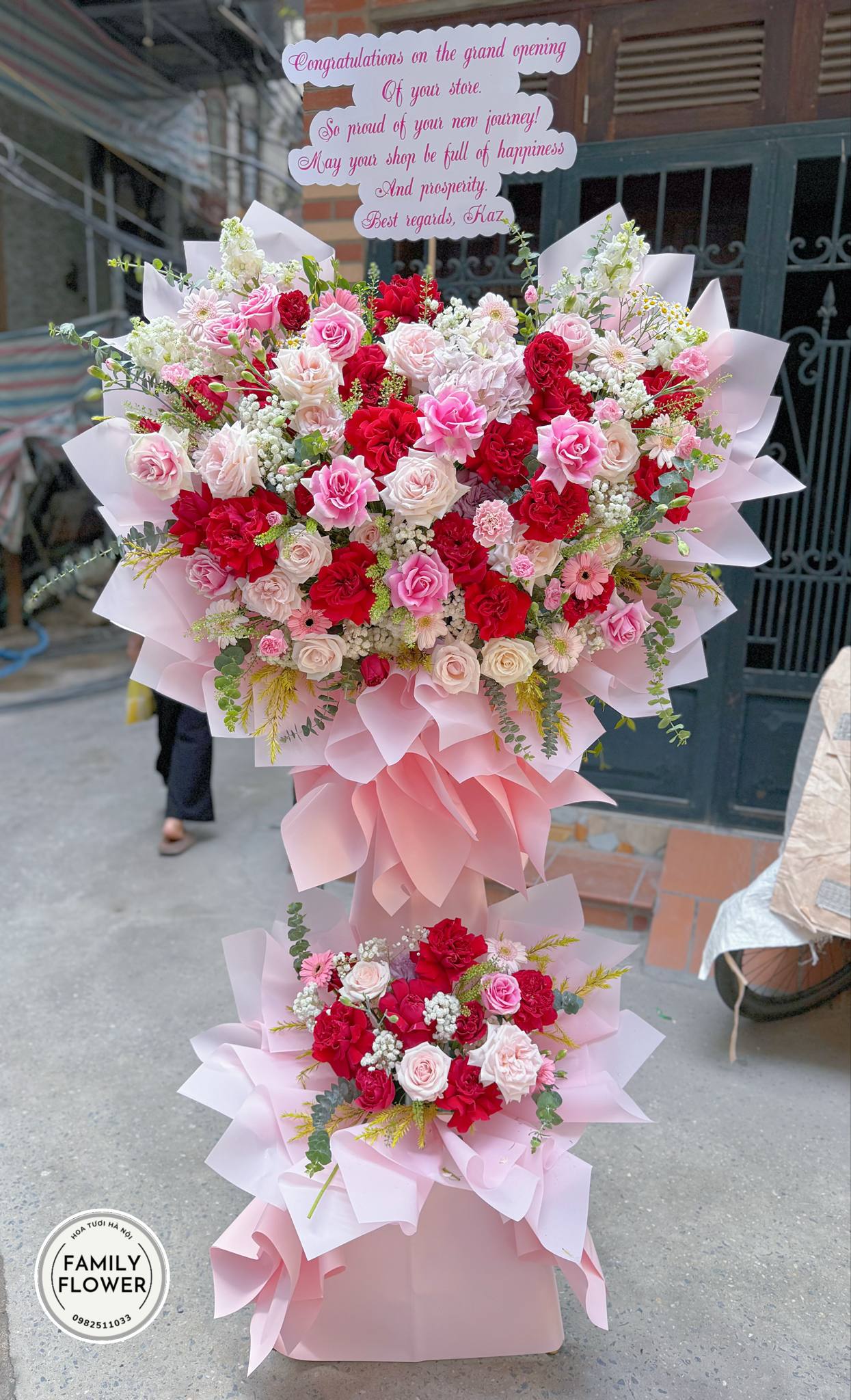 Kệ hoa tone đỏ hồng tặng chúc mừng khai trương tại Hà Nội