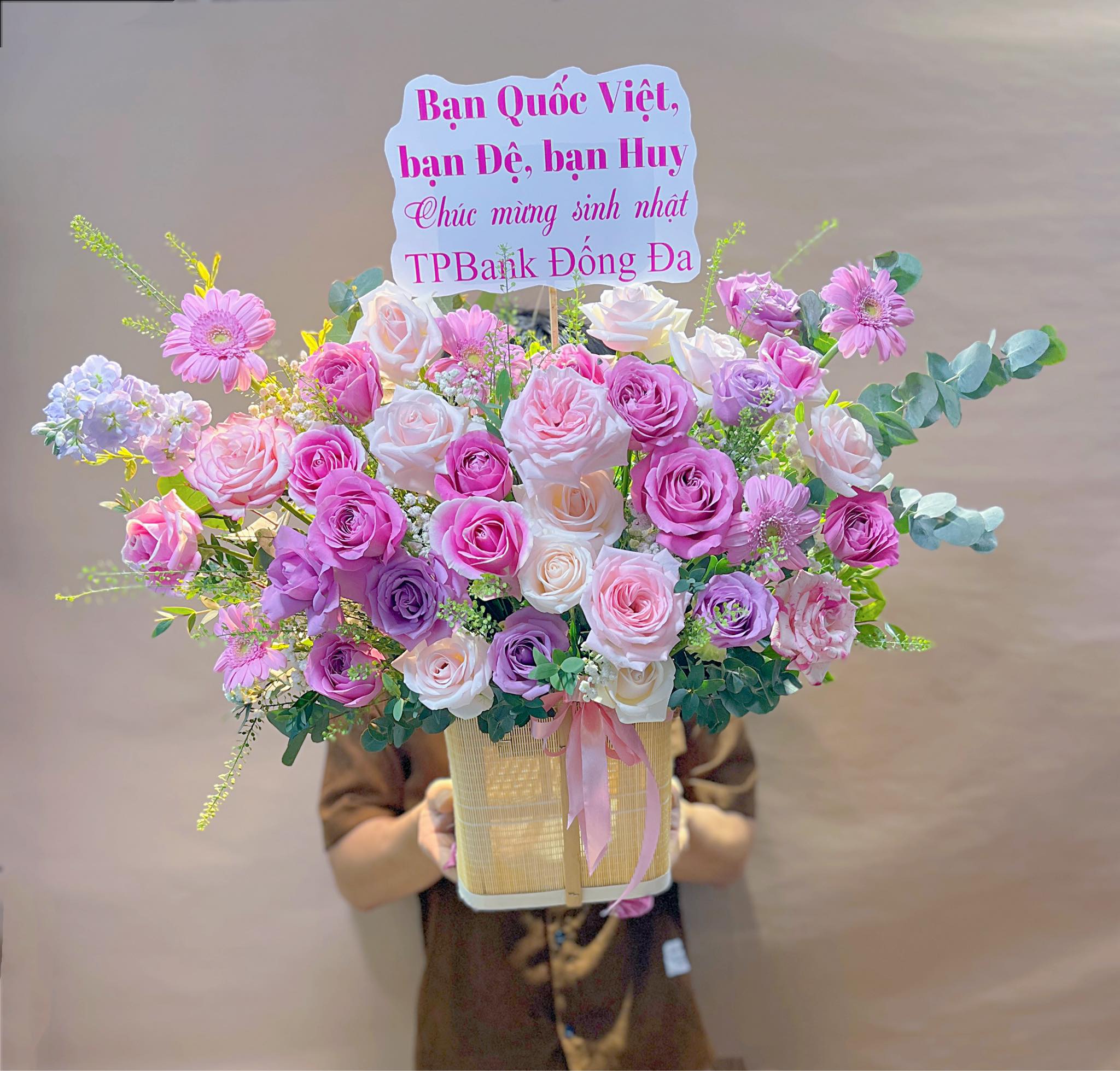 Lẵng hoa tặng chúc mừng bác sĩ tại quận Cầu Giấy, Ba Đình tại Hà Nội ! Mua hoa tươi online Hà Nội