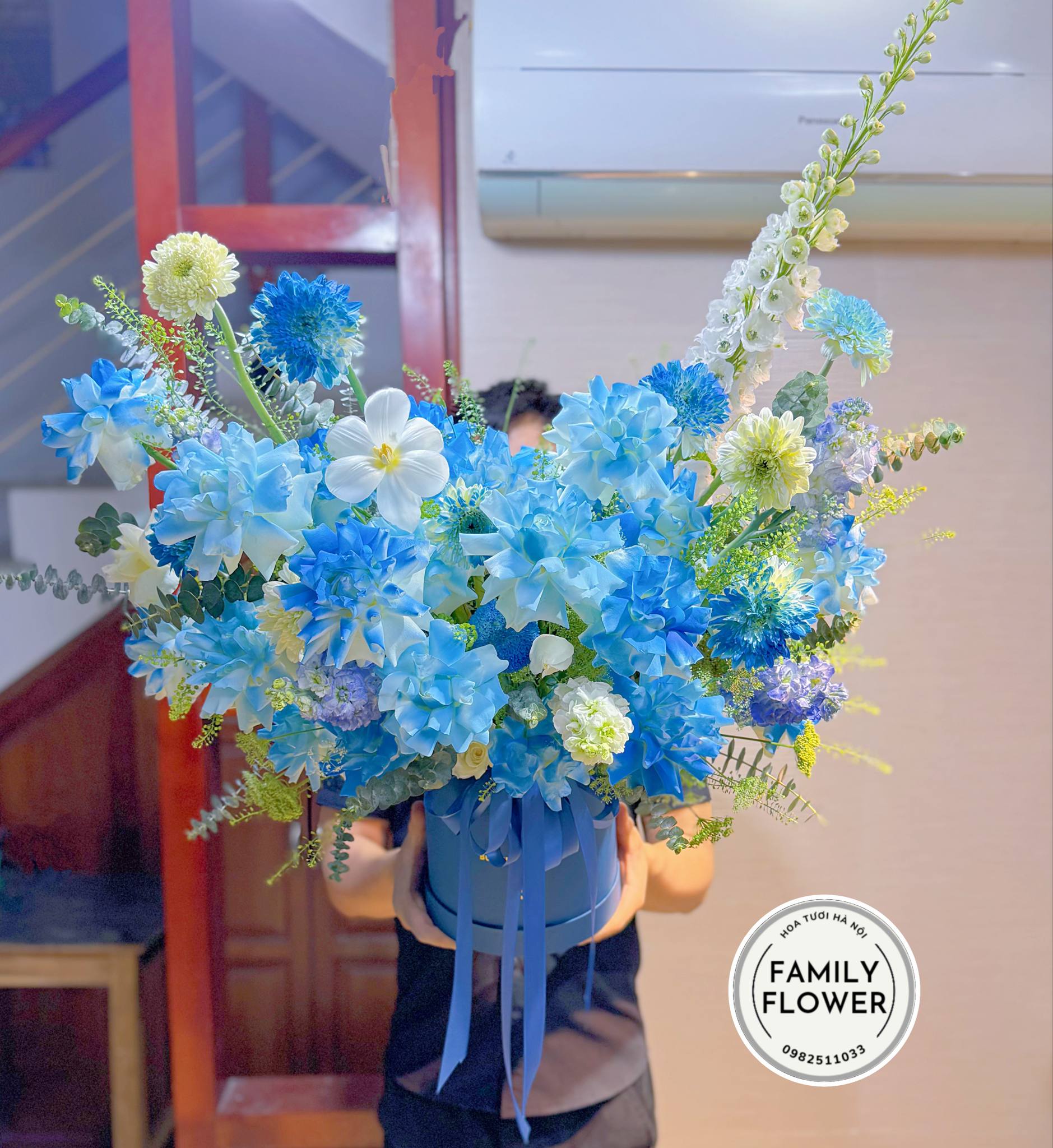 Lẵng hoa tone xanh dương tặng sinh nhật quận Đống Đa Hà Nội ! Hoa tươi Đống Đa