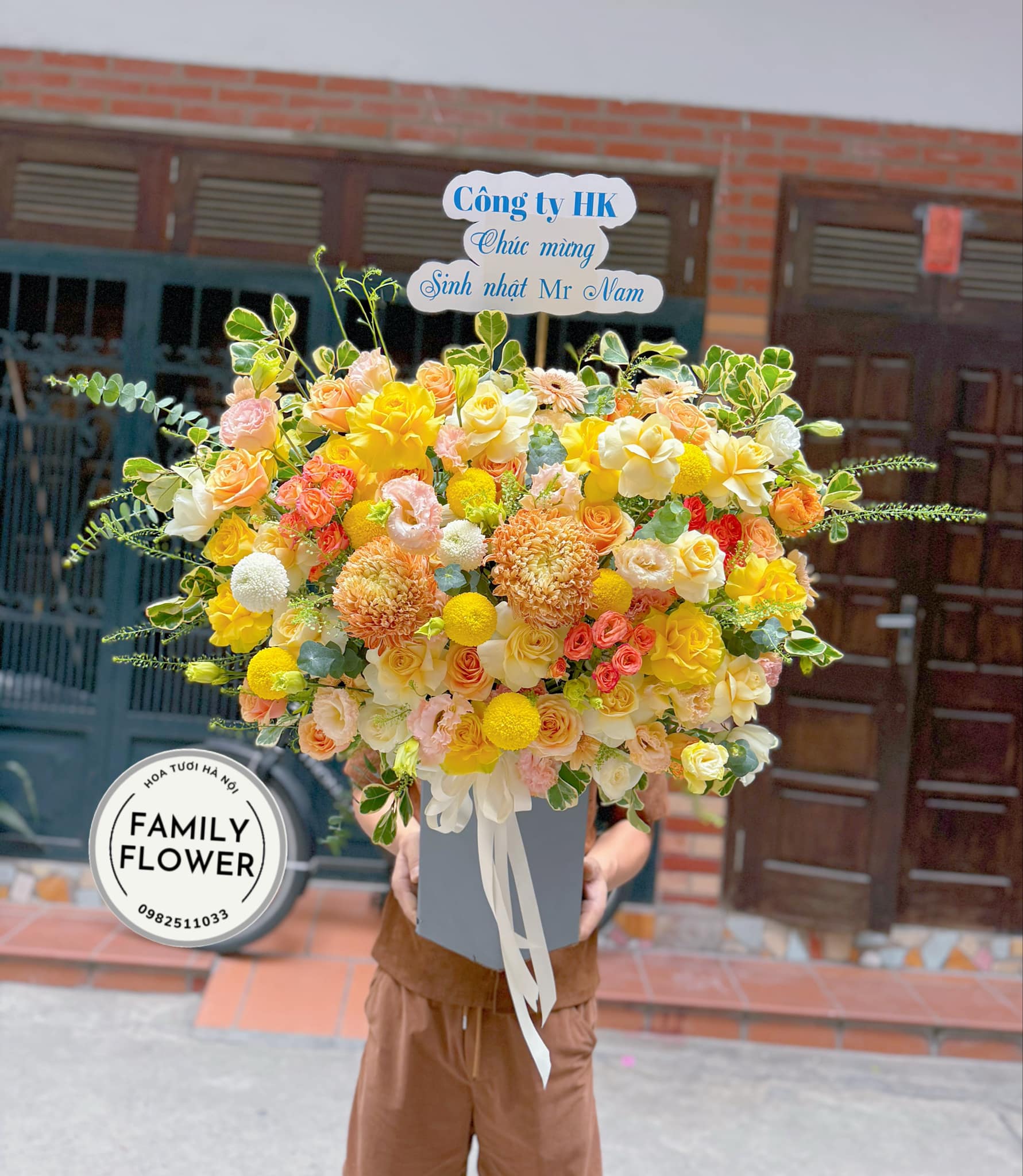 Lẵng hoa tone vàng tặng chúc mừng sinh nhật tại Ba Đình Hà Nội ! Mua hoa tươi online Hà Nội 