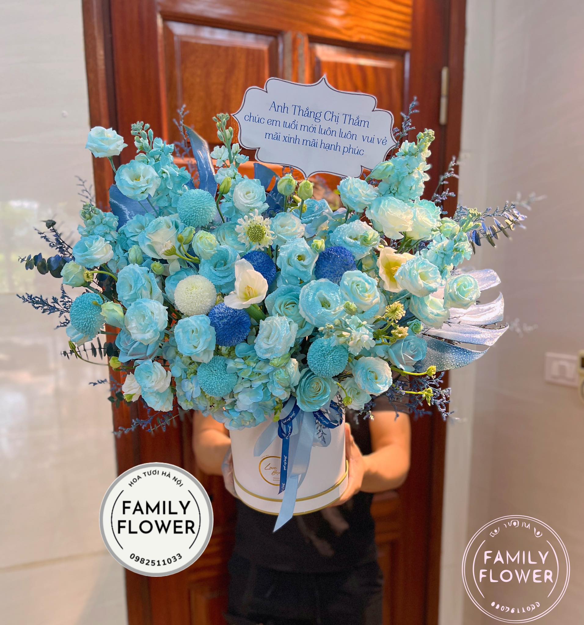 Hộp hoa xanh dương tặng ngày nhà giáo Việt Nam 20 tháng 11 ở Hà Nội, hoa tươi Hà Nội