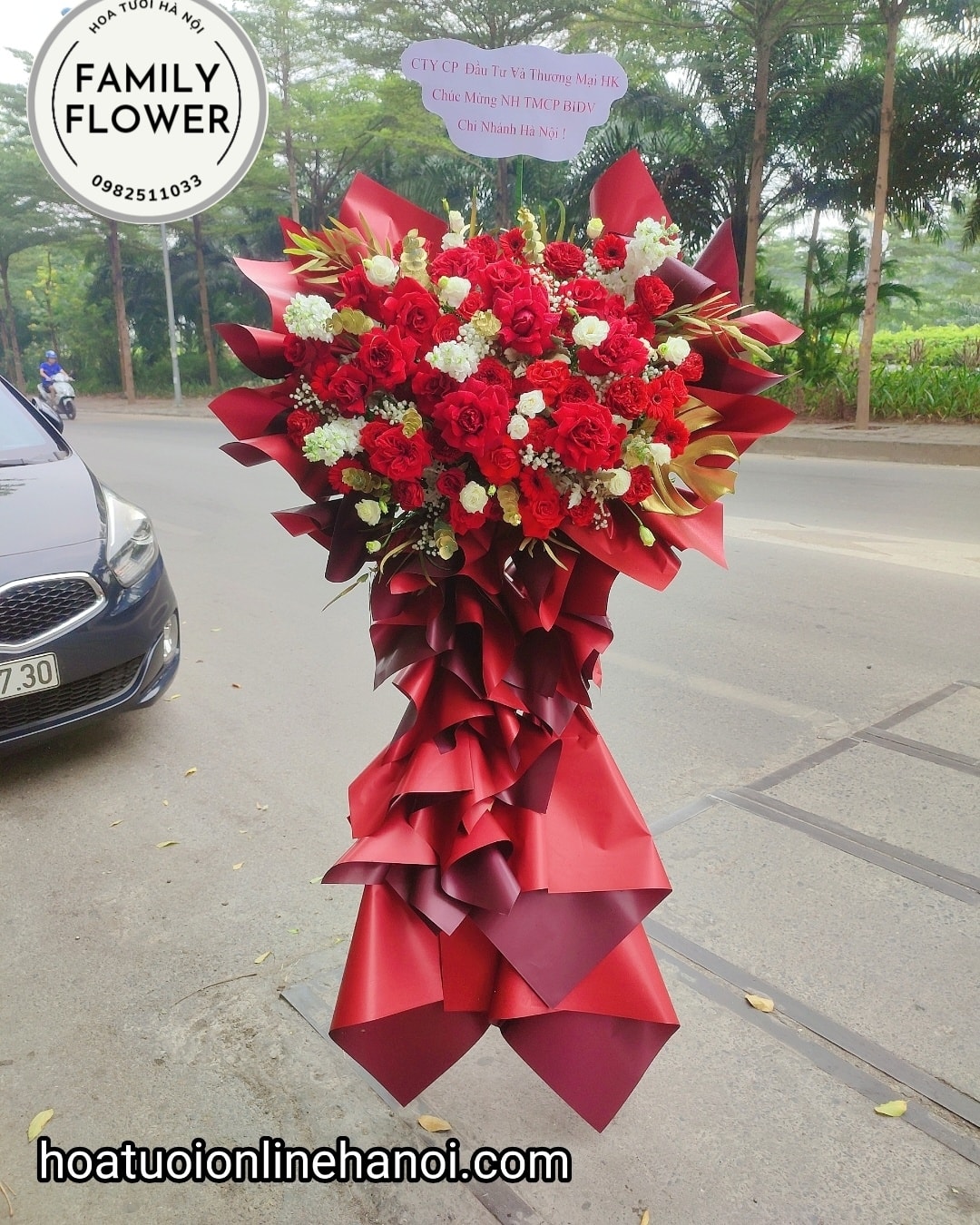 hoa khai trương CẦU GIẤY . BA ĐÌNH - HÀ NỘI . CÂY hoa đỏ chúc mừng ngân hàng tổ chúc sự kiện đẹp