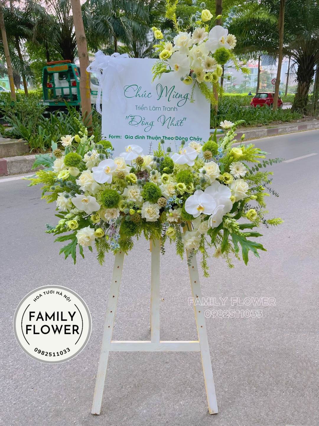 Hoa tươi Hoàn Kiếm ! Khung tranh tone xanh trắng chúc mừng triển lãm ở Hà Nội