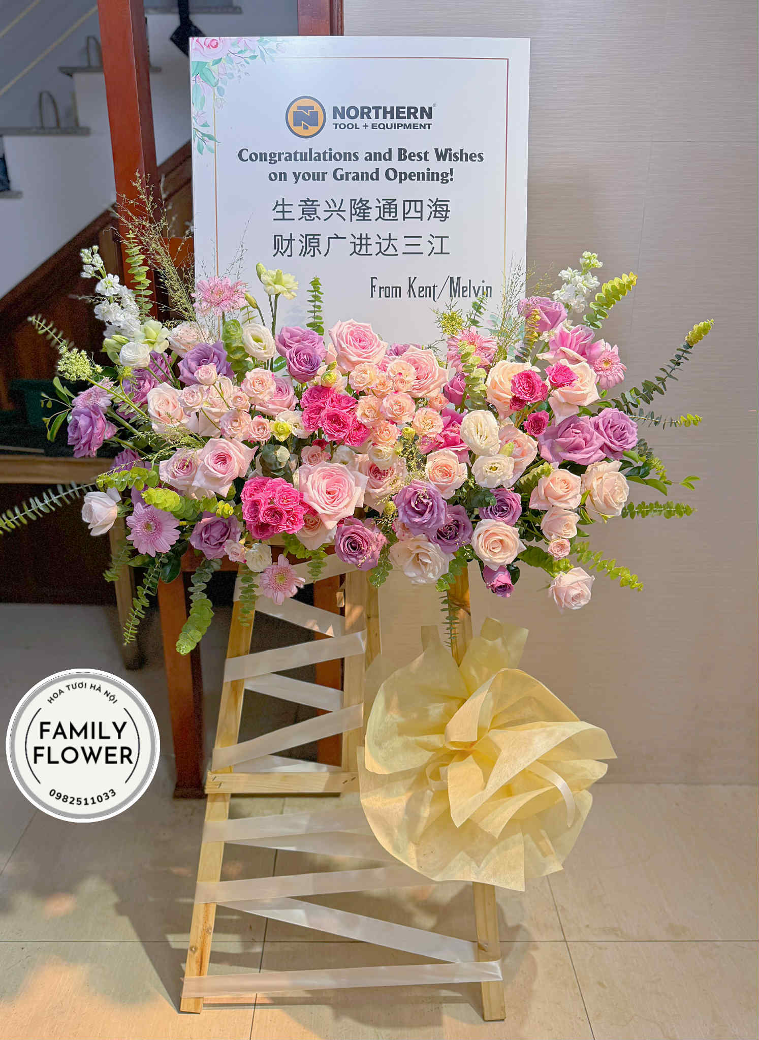 Kệ hoa khung tranh tone tím hồng mừng khai trương Hà Nội