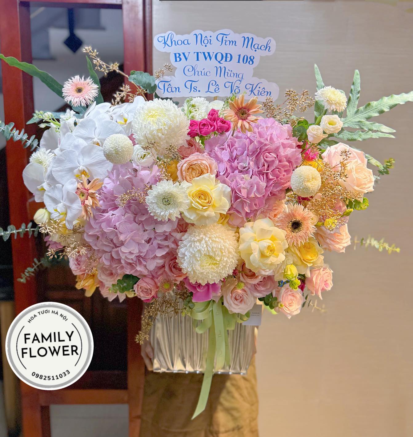 Lẵng hoa chúc mừng 20 tháng 10 quận Ba Đình ! Hoa 20 tháng 10 Hà Nội