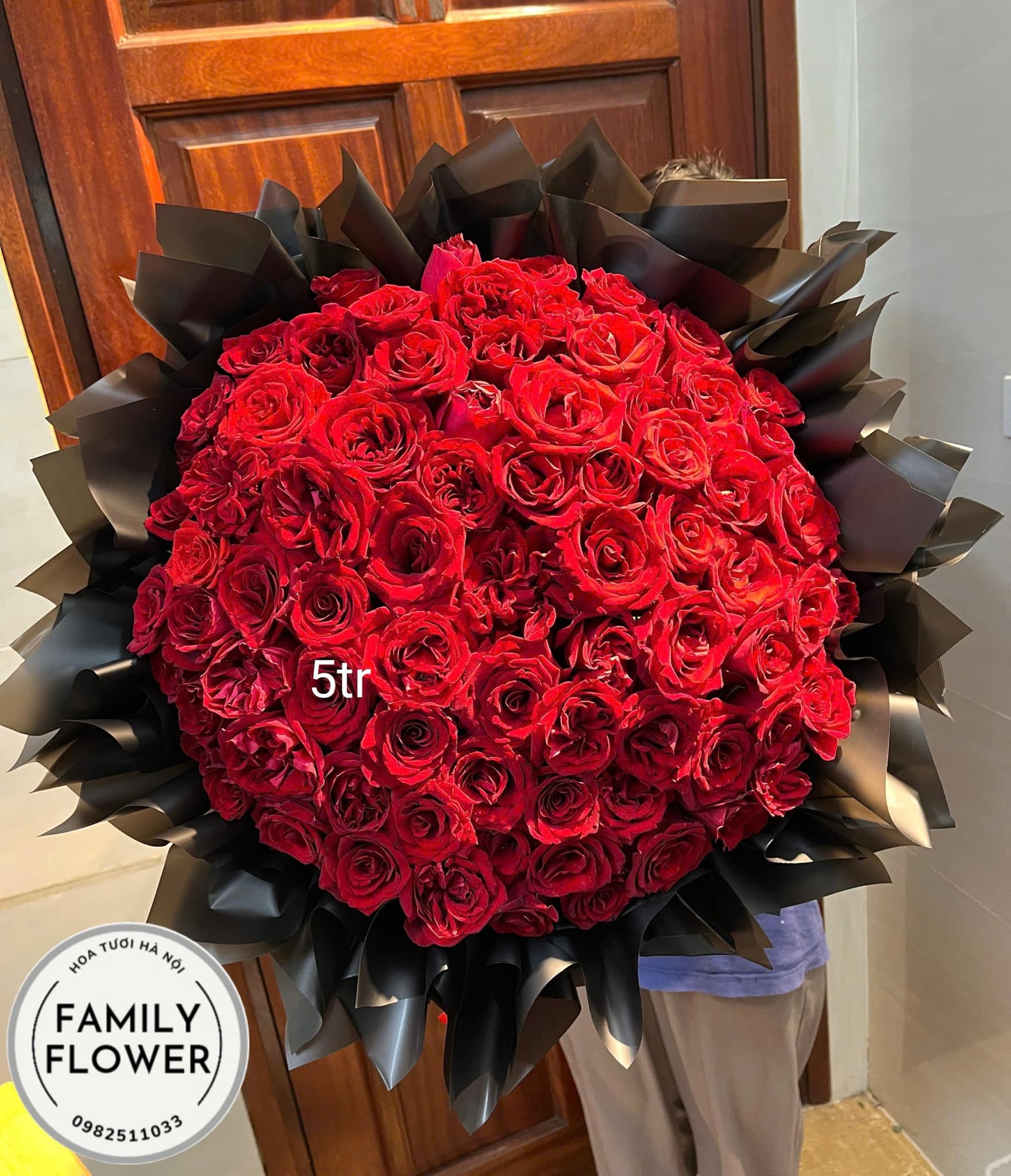 Bó hồng đỏ tặng 20/10 nhân ngày phụ nữ Việt Nam tại Ba Đình Hà Nội ! Hoa chúc mừng tại hà Nội ! Mua hoa tươi online Hà Nội