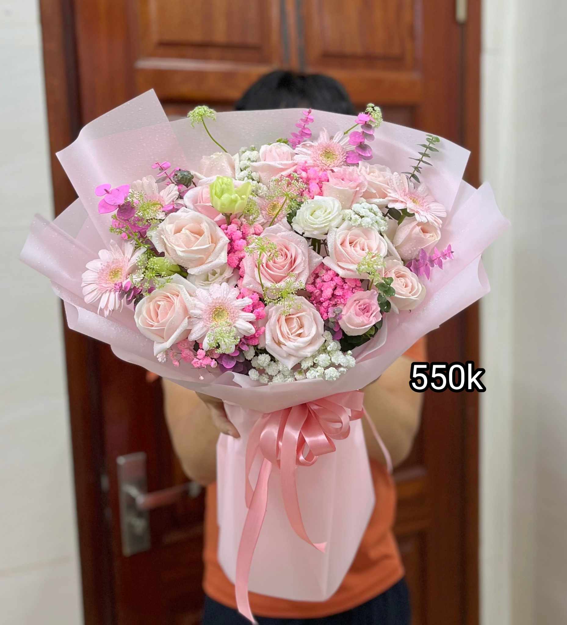 Những bó hoa tươi với nhiều tone màu sắc khác nhau để tặng nhân dịp 20/10 tại Hà Nội