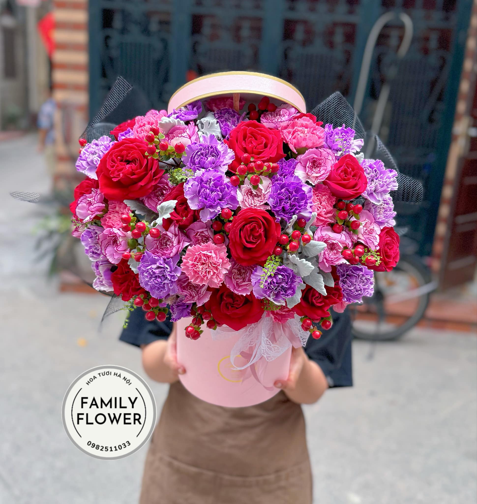 Hộp hoa cẩm chướng mix hồng đỏ tặng 20/10 tại Hà Nội ! Hoa 20/10 tại Ba Đình Hà Nội