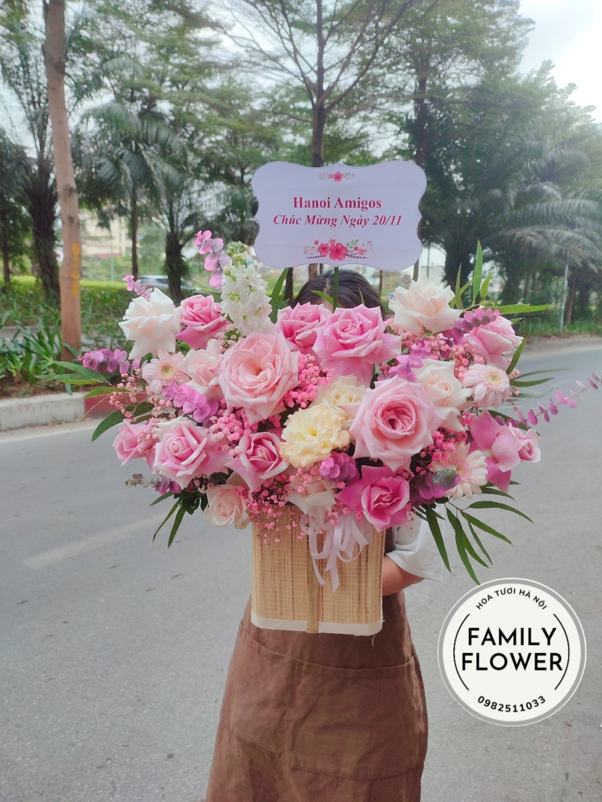 Lẵng hoa tông hồng pastel ngọt ngào, hoa 20/11, ngày nhà giáo Việt Nam tại Hà Nội