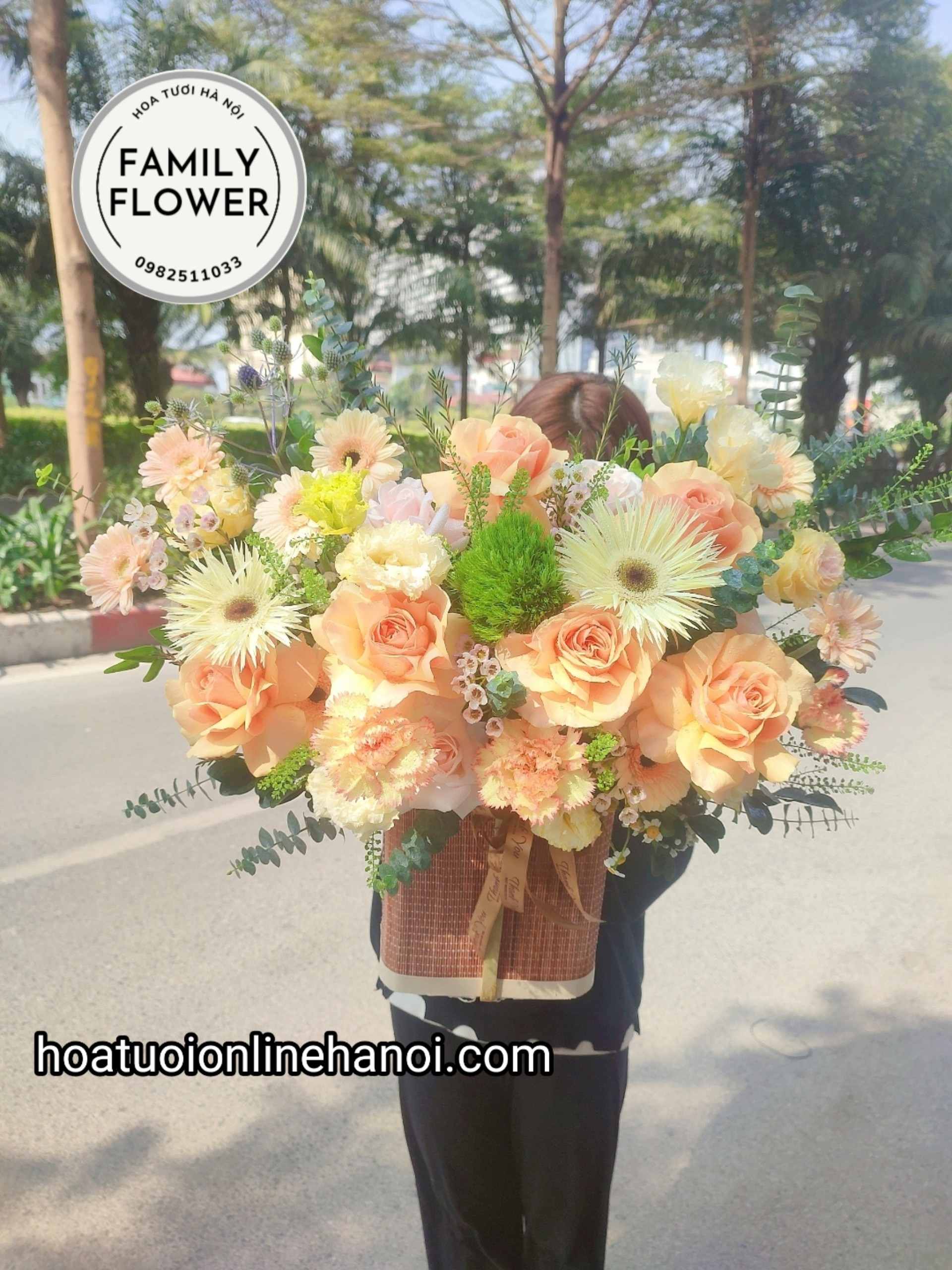 Bó hoa chúc mừng tone cam tặng bạn trai ,bạn bè , đối tác tại khu vực Hà Nội .