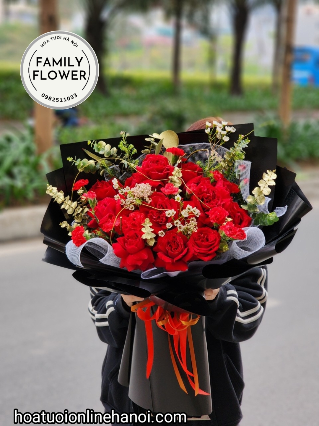 Bó hoa hồng đỏ tăng bạn gái nhân dịp quan trọng thể hiện tình cảm