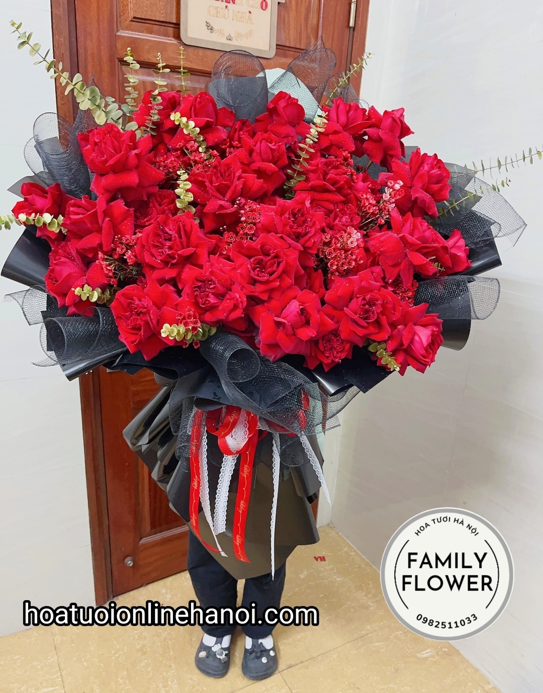 Bó hoa hồng khổng lồ tặng bạn gái , tặng vợ thể hiện tình cảm .