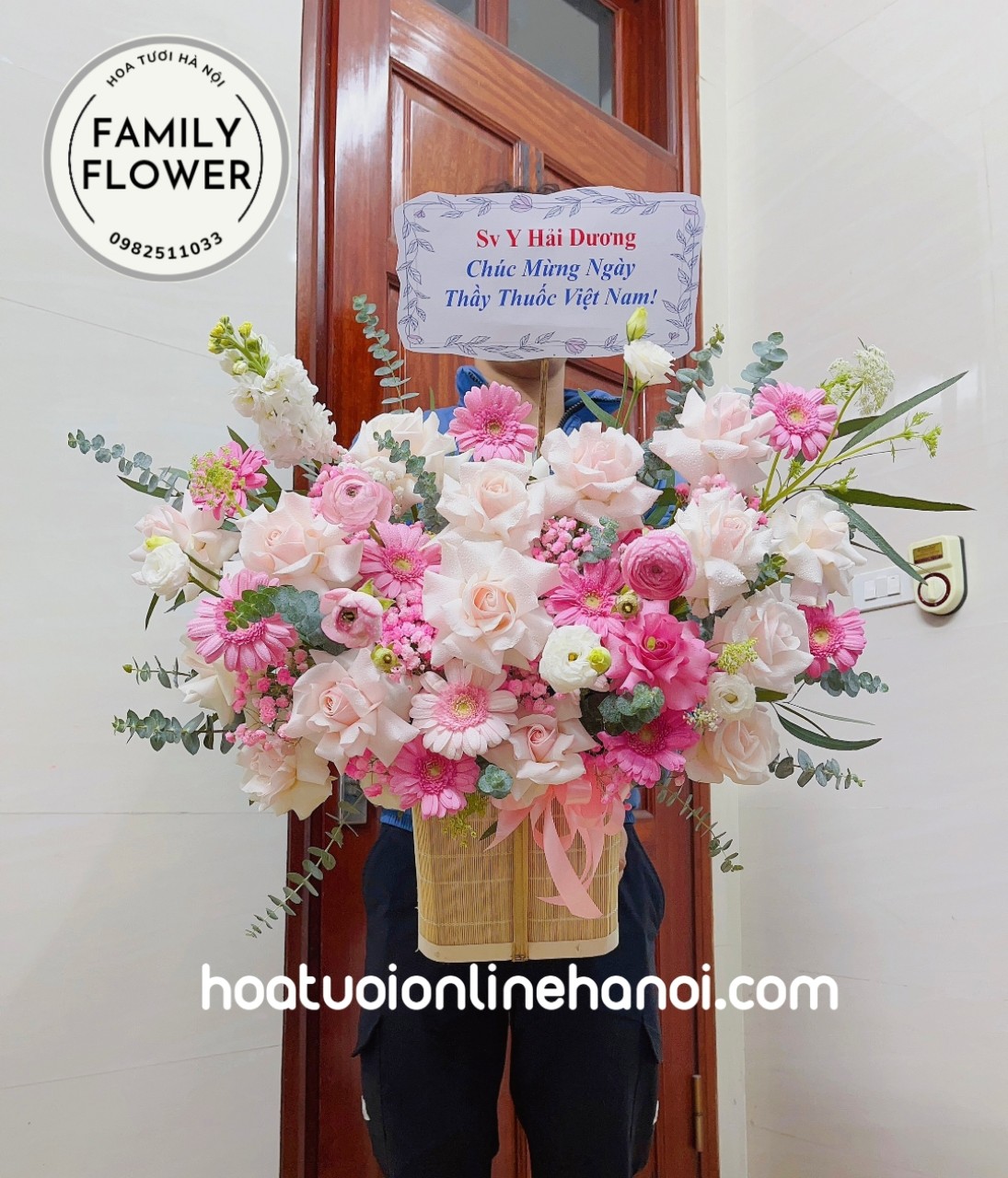 Lẵng hoa chúc mừng ngày 8/3 đẹp tại Hà Nội.