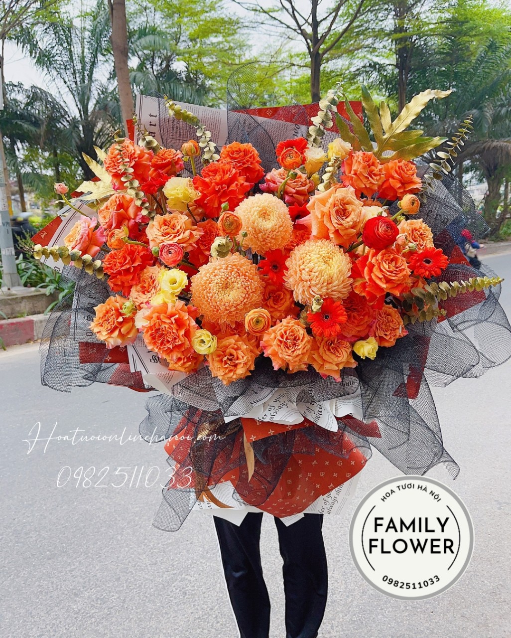 Bó hoa tone cam ngọt ngào ,dịu dàng dành tặng tới những người phụ nữ quan trọng của cuộc đời bạn ! Nhân dịp sinh nhật , ngày lễ , kỷ niệm ...v.v