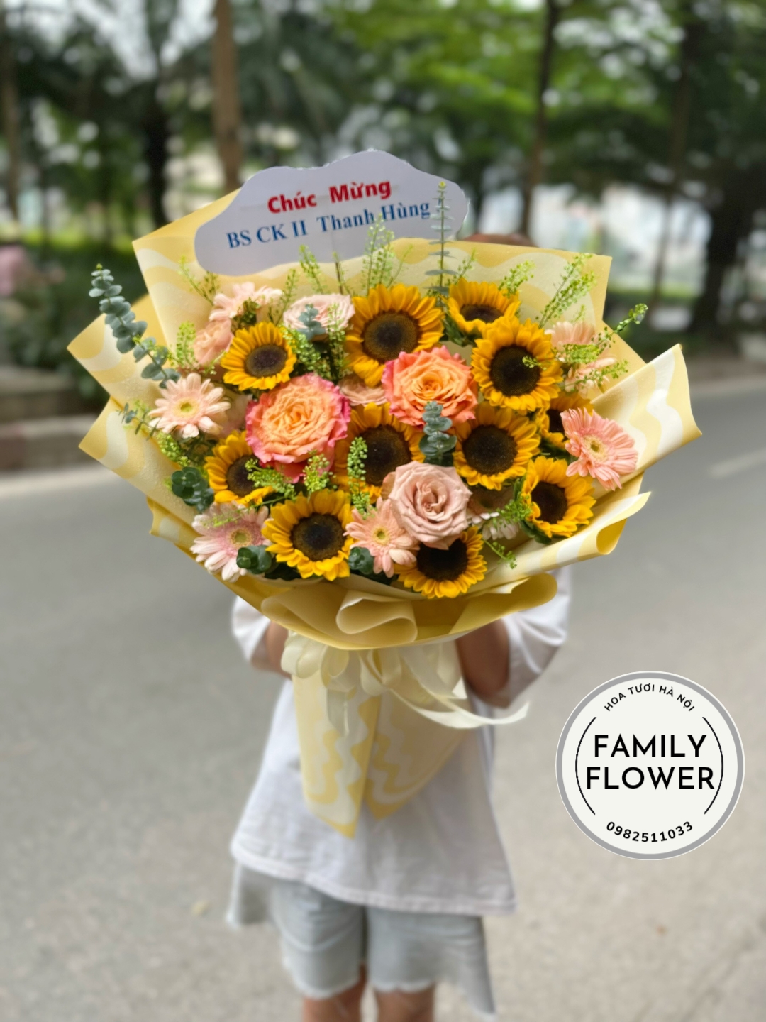 Bó hoa hướng dương tặng chúc mừng quận Ba Đình - Hà Nội 
