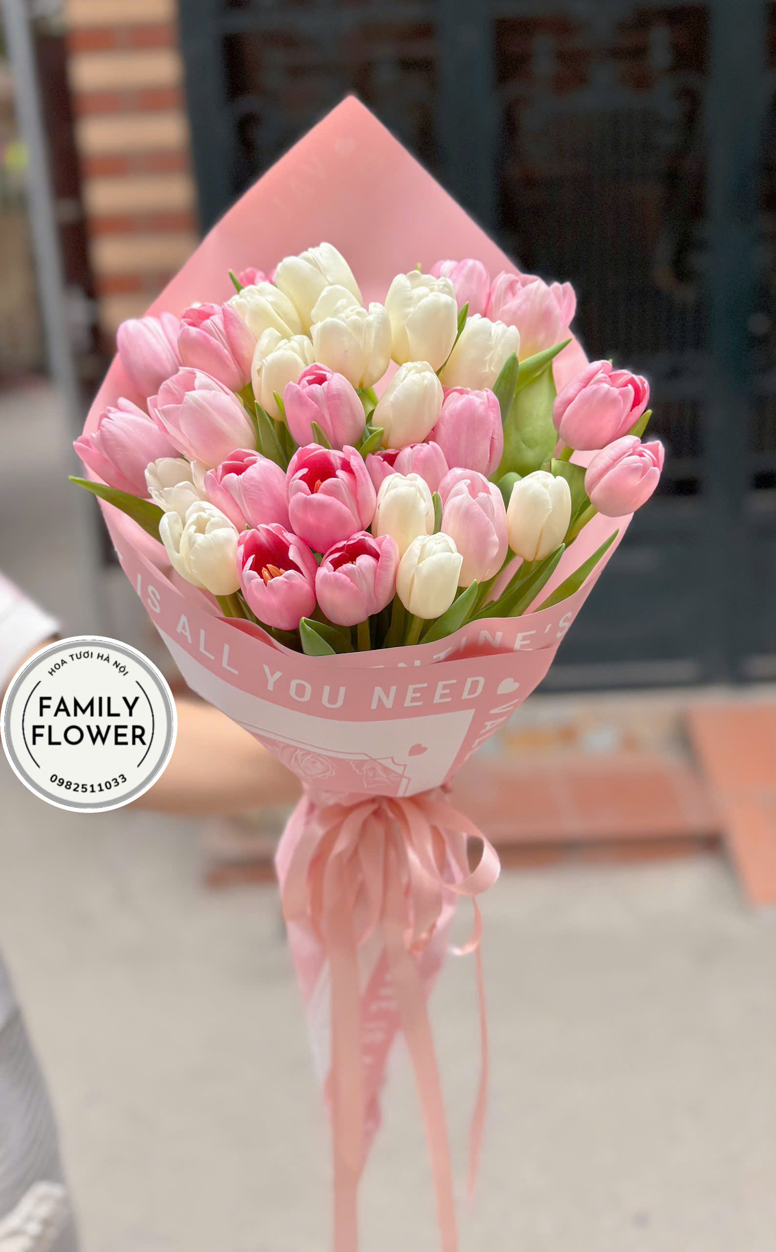 Bó hoa tulip hồng trắng tặng chúc mừng sinh nhật tại Hà Nội