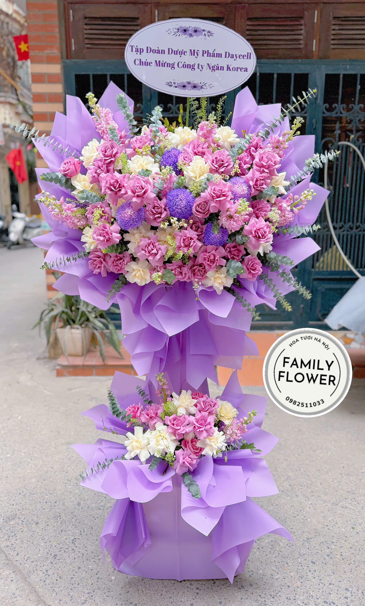 Kệ hoa 2 tầng tone tím tặng chúc mừng sự kiện cuối năm ở Hà Nội ! Hoa sự kiện Hà Nội