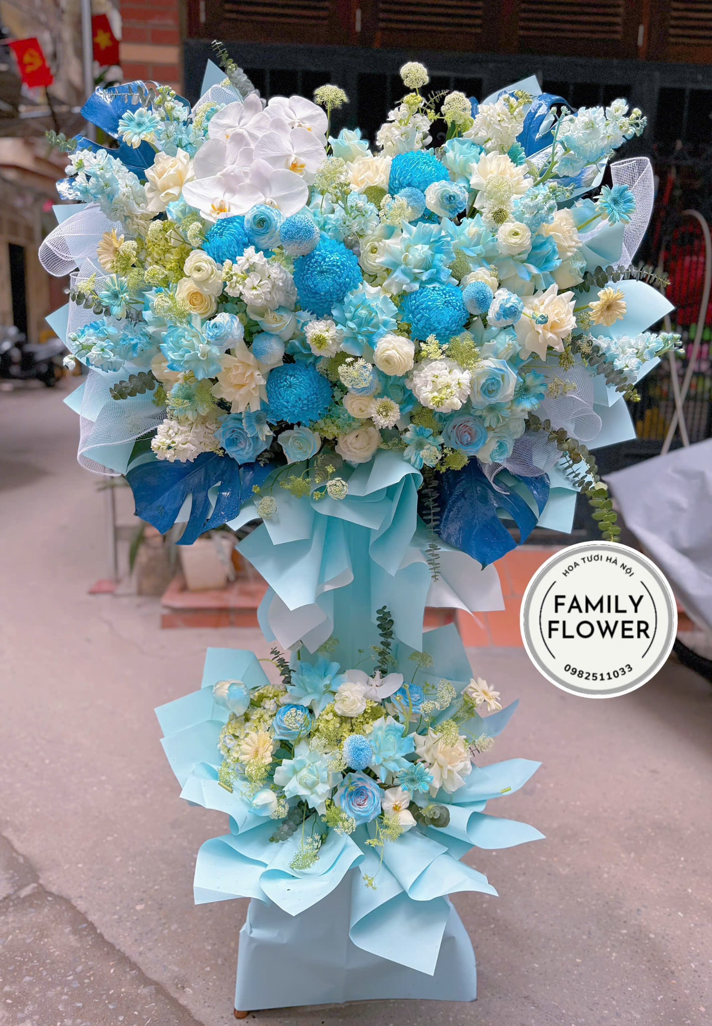 Kệ hoa xanh dương chúc mừng sự kiện ở Hà Nội ! Kệ hoa 2 tầng